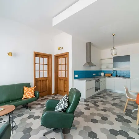 Trendy & Modern In The Heart Of The City Daire